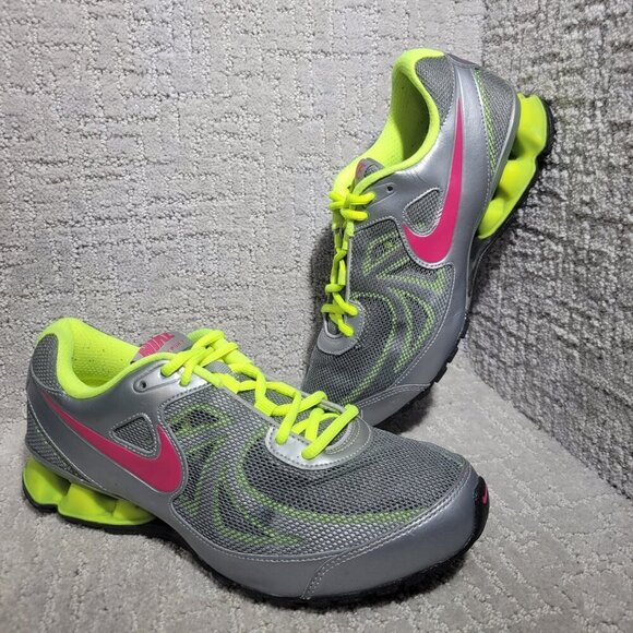 Nike Reax Run 7 Women's Size 9 US Gray Neon Green Running Shoes 525755-001 - Picture 2 of 10